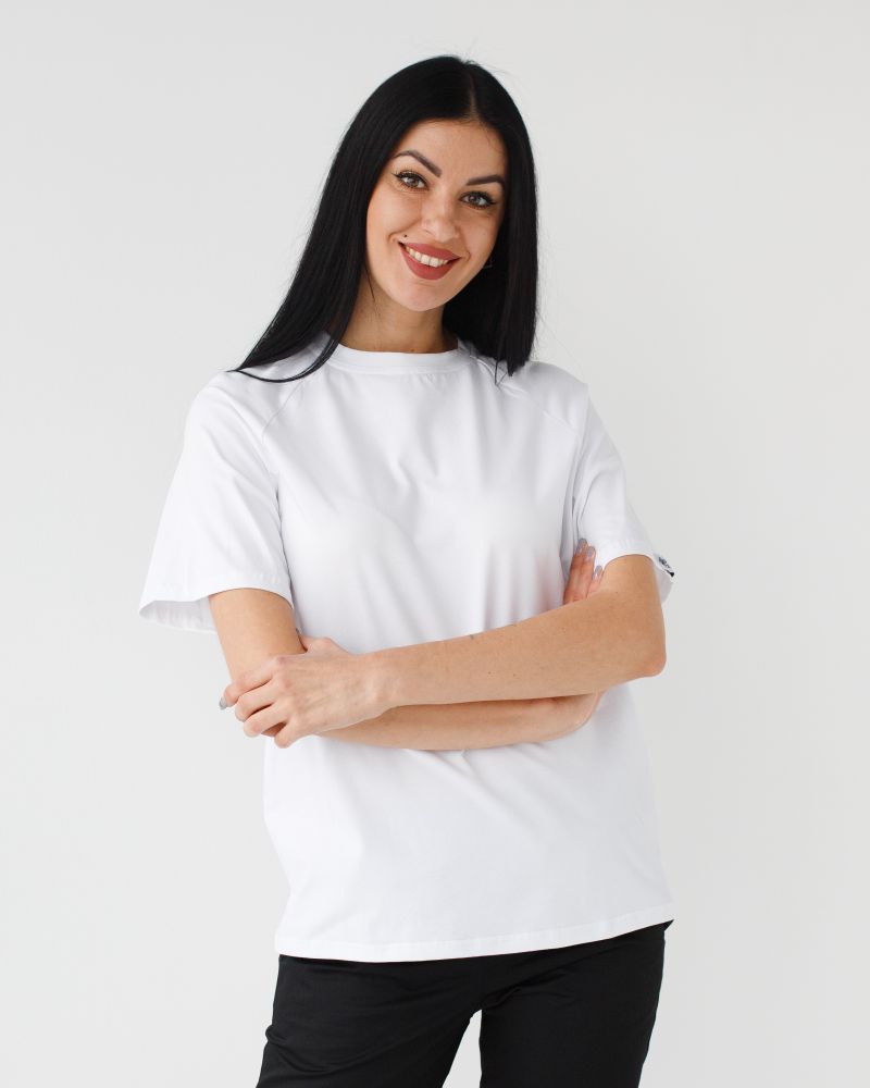 Медицинская футболка-реглан женская белая