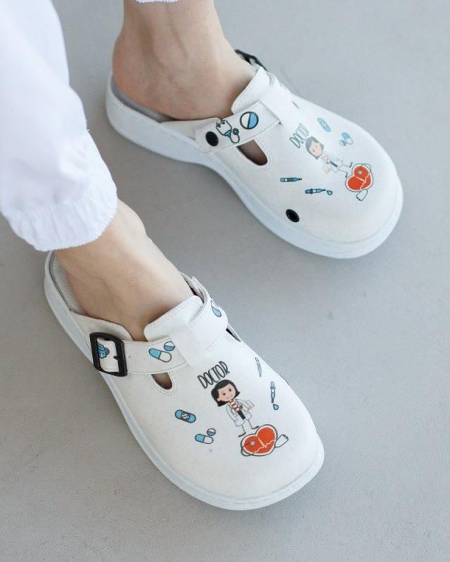 Почему у медиков должна быть специализированная обувь? Разбираемся в определенных тонкостях