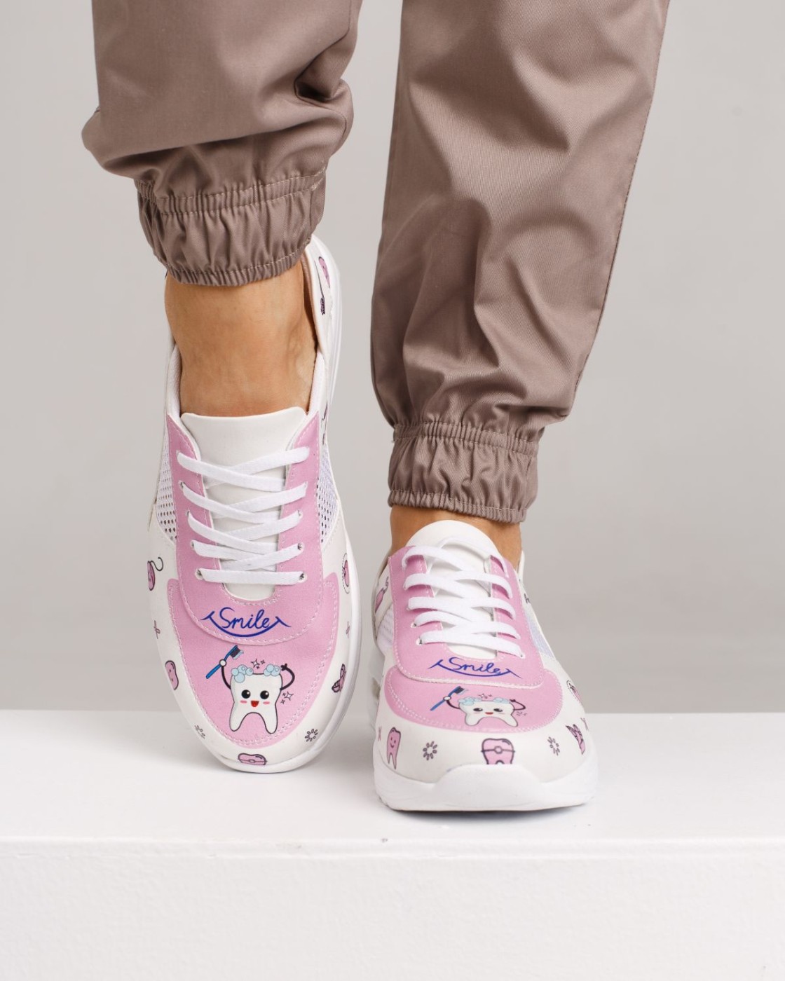Обувь медицинская женская кроссовки с открытой пяткой Teeth Pink Air подошва