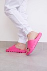 Взуття медичне жіноче шльопанці Coqui Lou рожевий неоновий 2