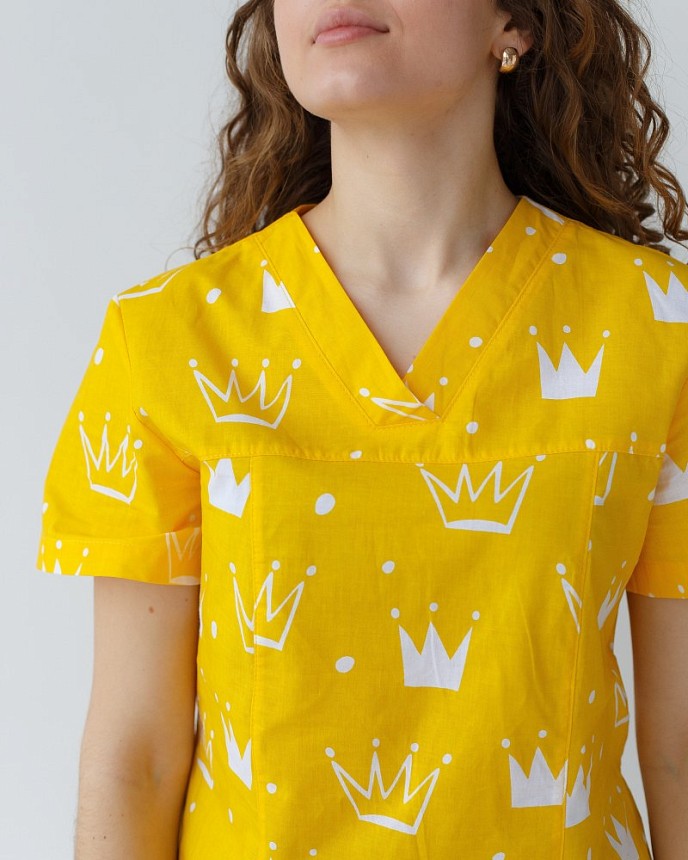 Медична сорочка жіноча Топаз принт корона жовта 3