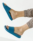 Взуття медичне жіноче шльопанці Coqui Tora синій 3