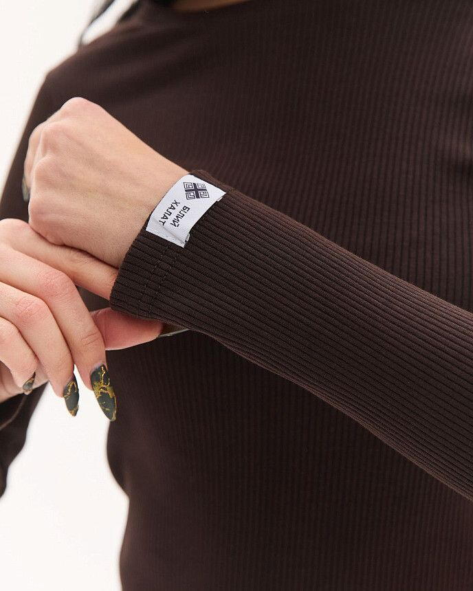 Медицинский лонгслив в рубчик женский коричневый 4