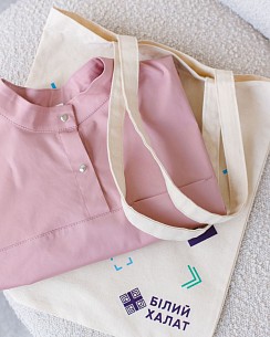 Комплект: брендированный шопер + костюм медицинский женский Денвер светло-лиловый