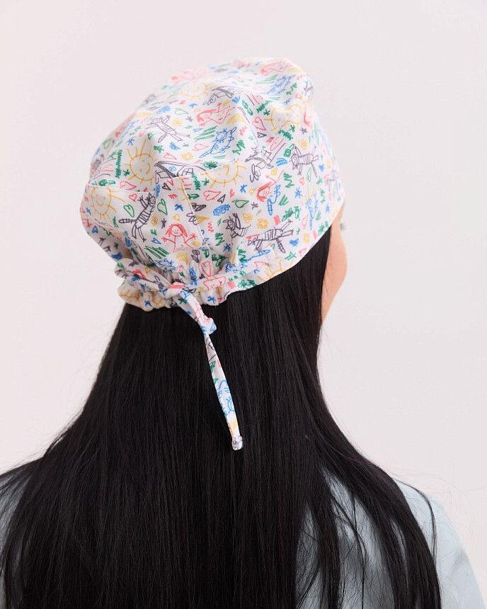 Медична класична шапочка на зав'язках з принтом Kids 2