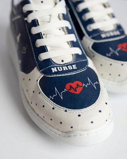 Какие можно подобрать медицинские кроссовки? Обращаем внимание на некоторые пары