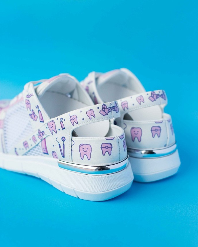 Обувь медицинская женская кроссовки с открытой пяткой Pink teeth 7