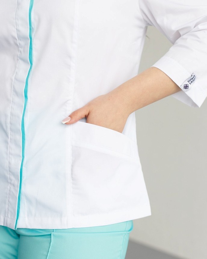 Медицинская женская рубашка Сакура бело-мятная +SIZE 3