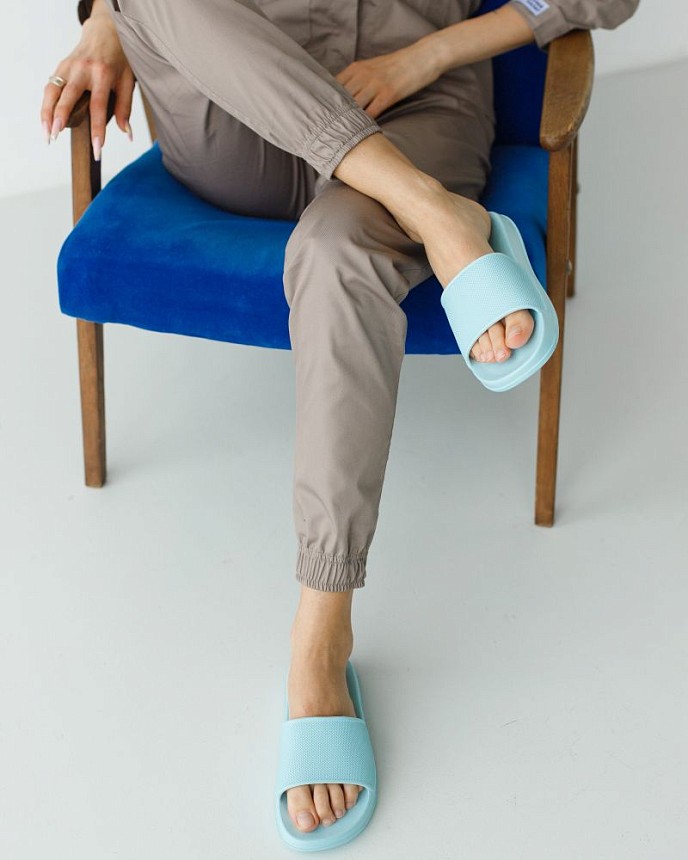 Взуття медичне жіноче шльопанці Coqui Tora блакитний  3