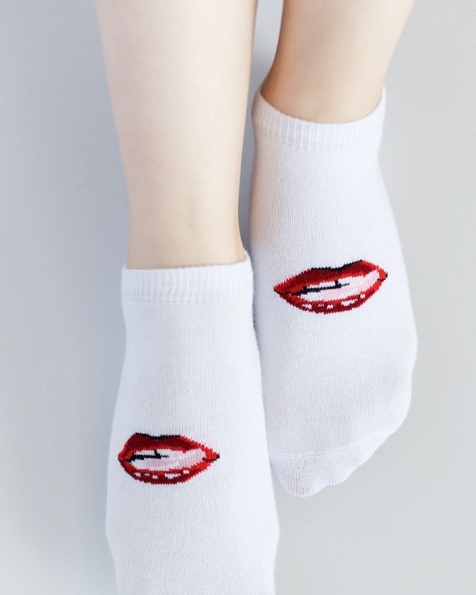Медицинские носки следы женские с принтом Lips 2