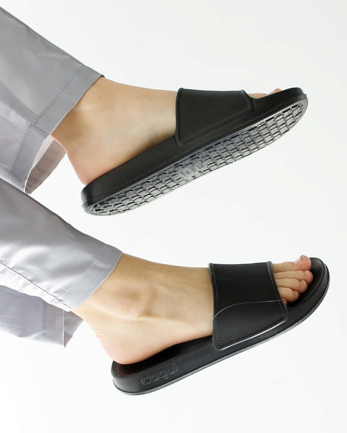 Взуття медичне унісекс шльопанці Coqui Tora чорний