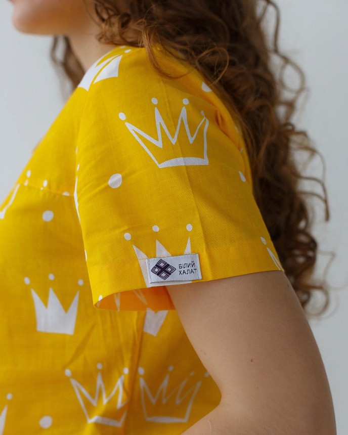 Медична сорочка жіноча Топаз принт корона жовта 4