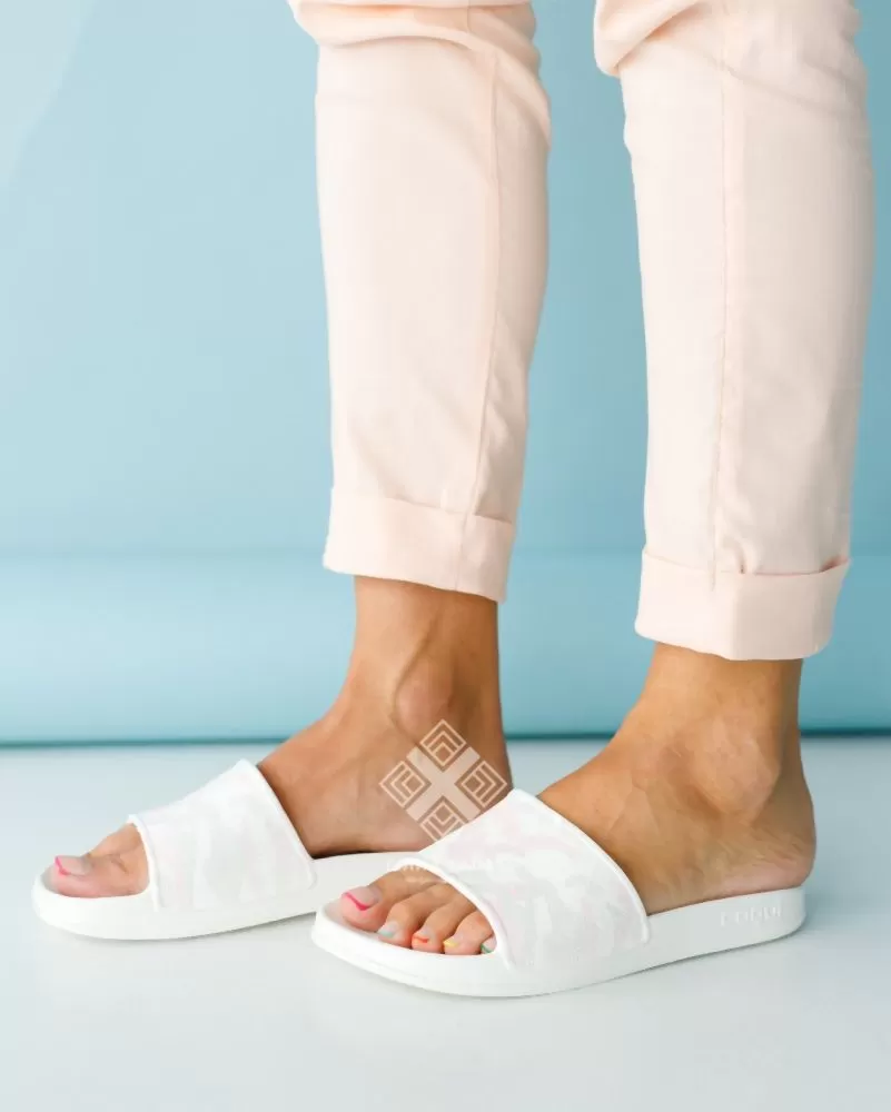 Обувь медицинская шлепанцы Coqui Tora белый-розовый камуфляж
