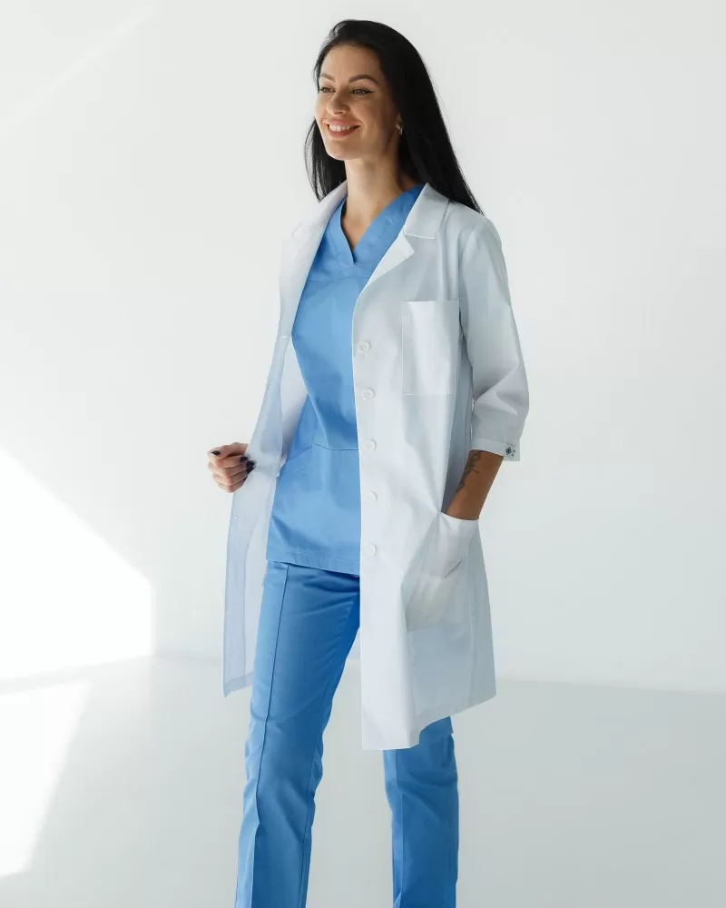 Медицинская одежда: стоит ли выбирать белые халаты?